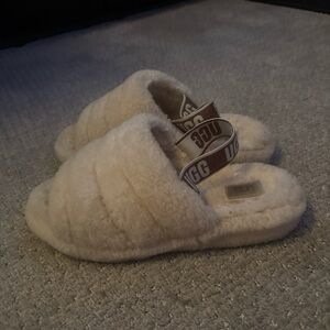 UGG women Tan Fluffy Slippers